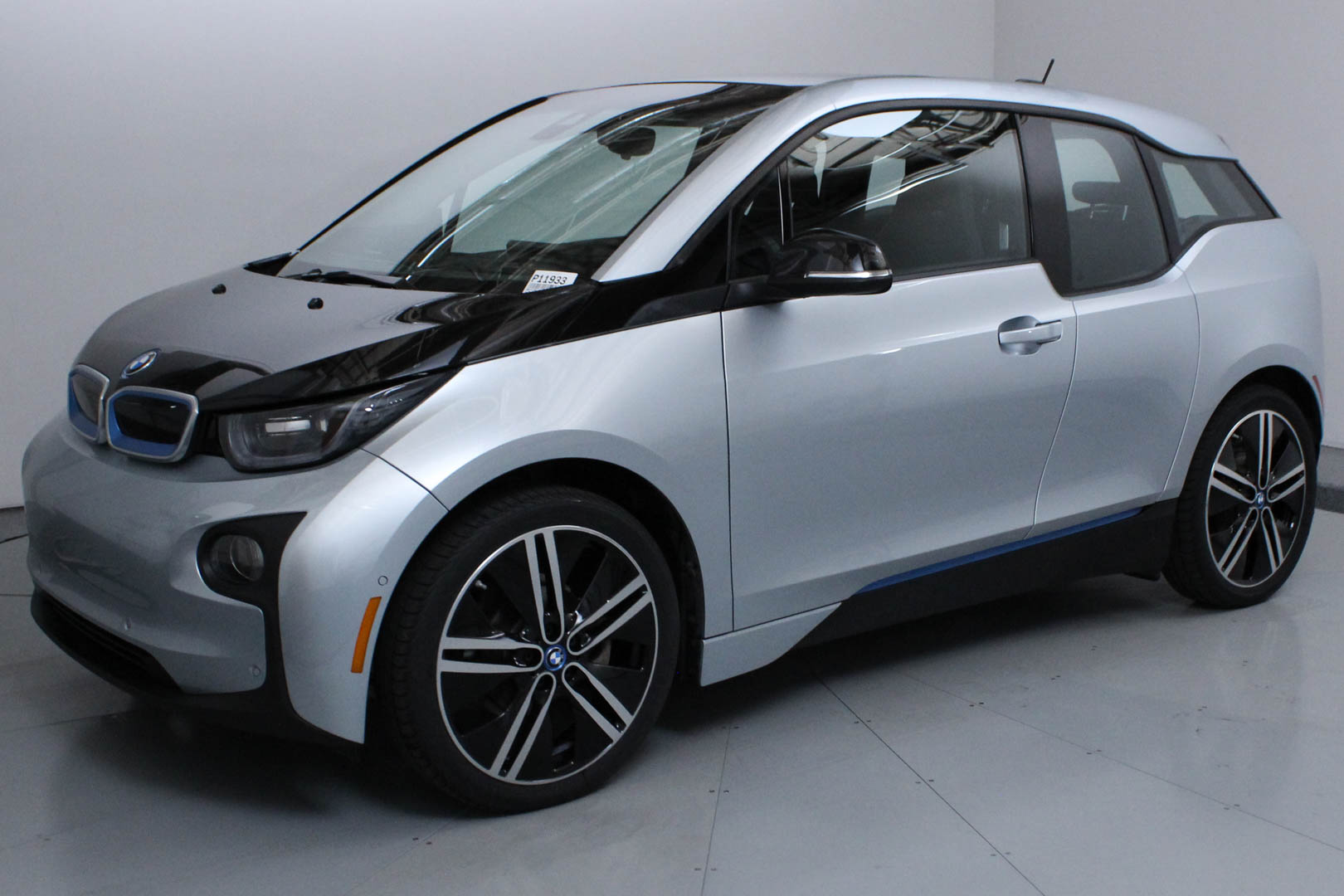 Certified Pre-Owned 2017 BMW i3 RWD 4dr Car